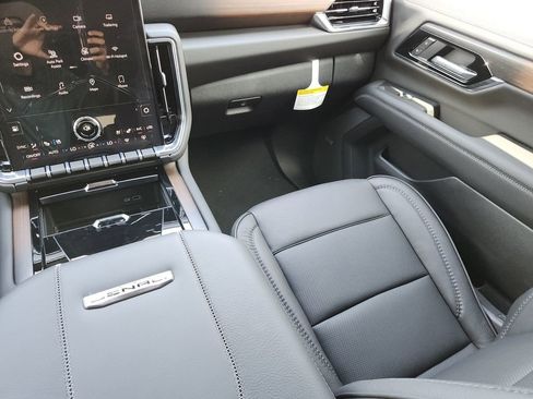 New 2026 GMC Yukon XL Denali w/ Denali Reserve Package RWD image 16