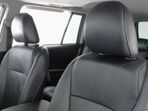 Used 2011 Toyota Highlander SE w/ Tow Pkg FWD image 34