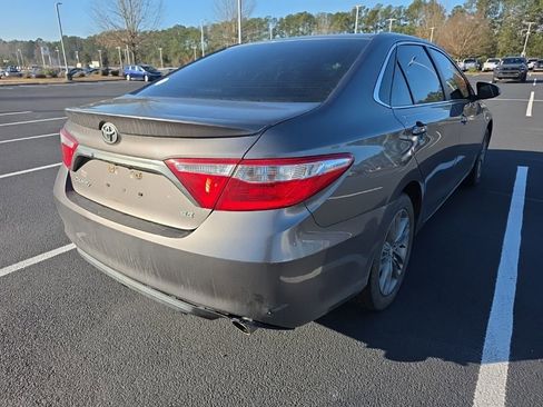 Used 2017 Toyota Camry SE image 7