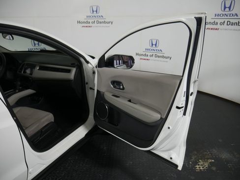Used 2017 Honda HR-V EX image 7