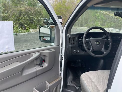 Used 2015 Chevrolet Express 2500 w/ Chrome Appearance Package RWD image 10
