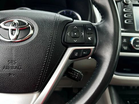 Used 2018 Toyota Highlander XLE image 15