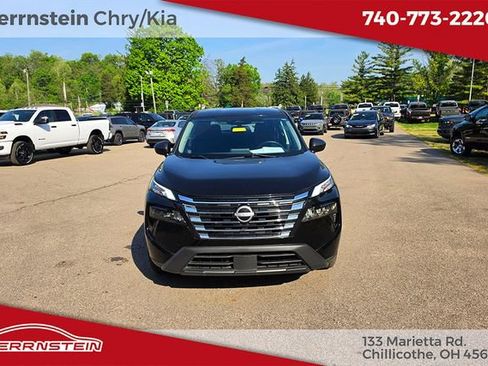 Used 2024 Nissan Rogue S AWD/4WD image 2