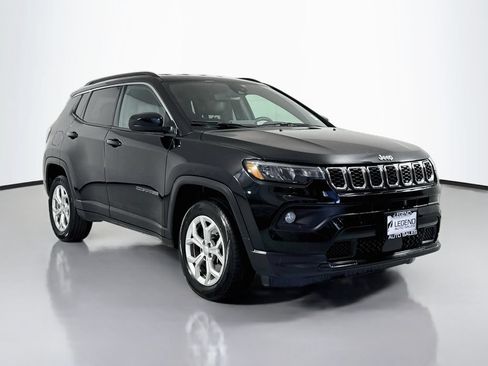 Used 2024 Jeep Compass Latitude AWD/4WD image 4