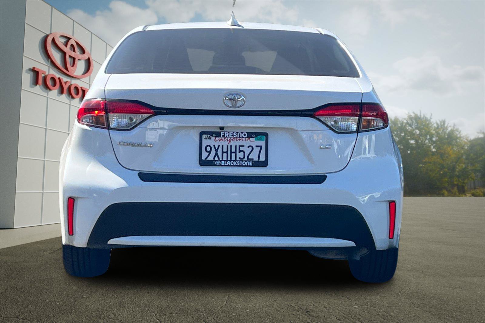 Used 2022 Toyota Corolla LE FWD image 4