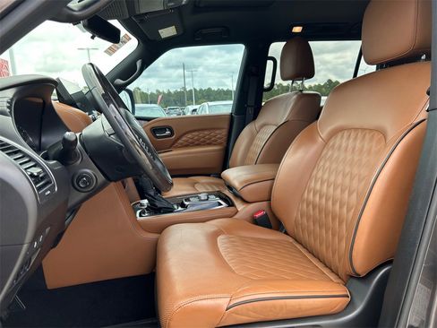 Used 2024 INFINITI QX80 Sensory image 9