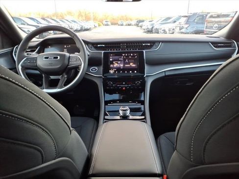 New 2025 Jeep Grand Cherokee Laredo X image 6