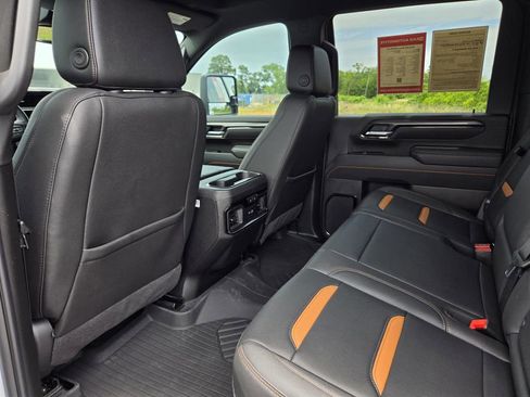 Used 2025 GMC Sierra 2500 AT4 AWD/4WD image 34