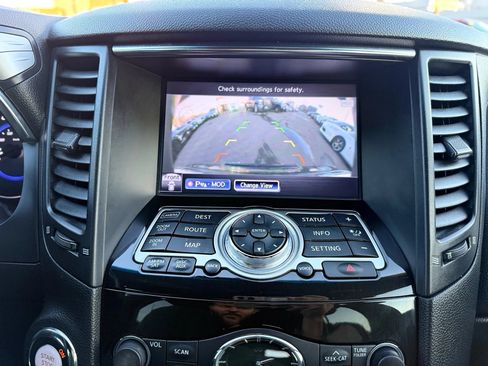 Used 2017 INFINITI QX70 AWD w/ Limited Package image 38