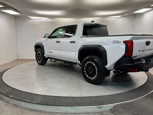 Used 2024 Toyota Tacoma TRD Off-Road image 3