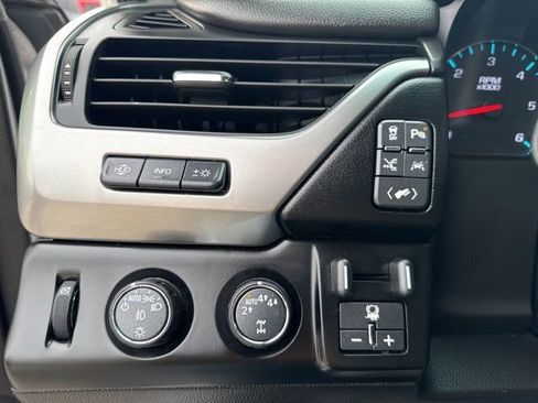 Used 2017 Chevrolet Suburban Premier image 12