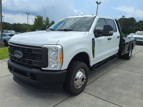 Used 2023 Ford F350 XL AWD/4WD image 3