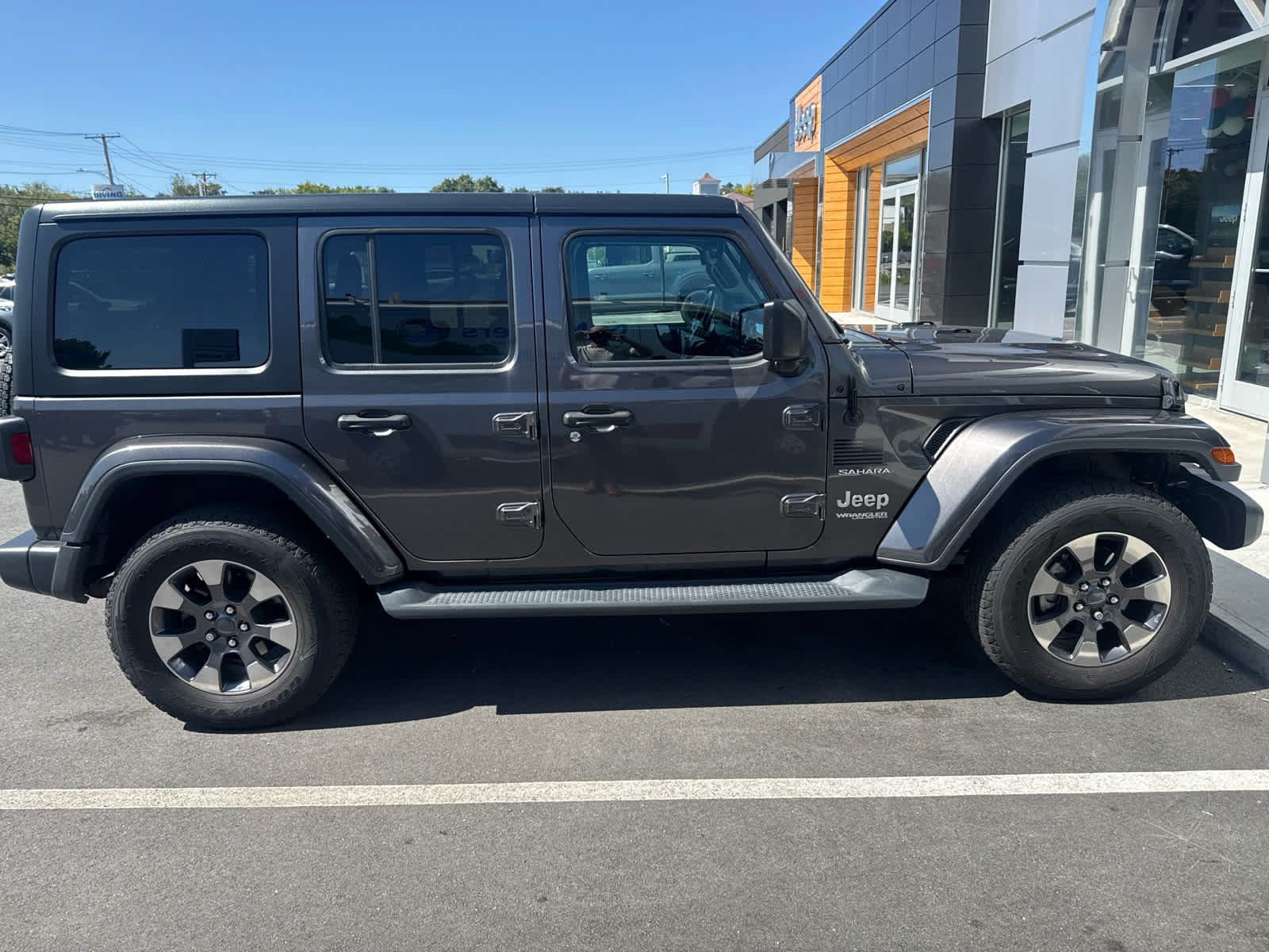 Used 2020 Jeep Wrangler Unlimited Sahara AWD/4WD image 1