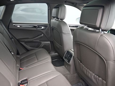 Certified 2026 Porsche Macan image 7