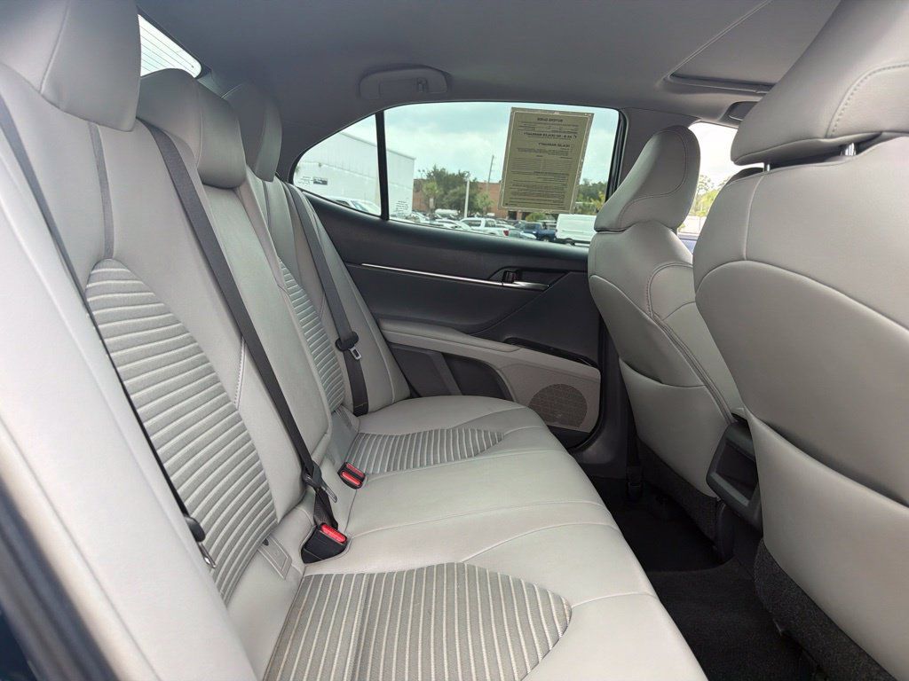 Used 2019 Toyota Camry SE w/ Carpet Mat Package FWD image 28