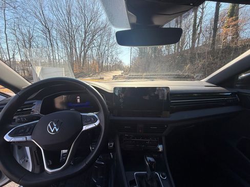 Used 2025 Volkswagen Jetta Sport image 30