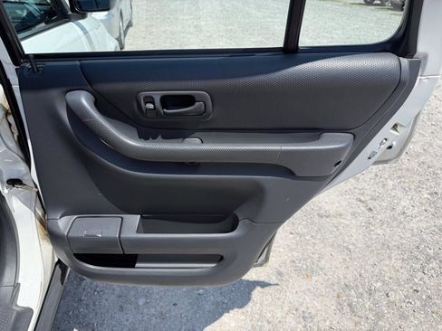Used 2001 Honda CR-V LX image 17