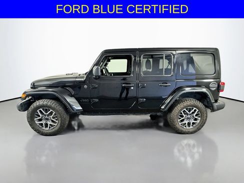 Used 2025 Jeep Wrangler Unlimited Sahara AWD/4WD image 11