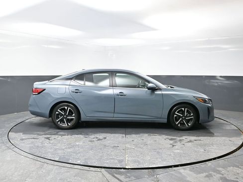 Used 2024 Nissan Sentra SV image 3