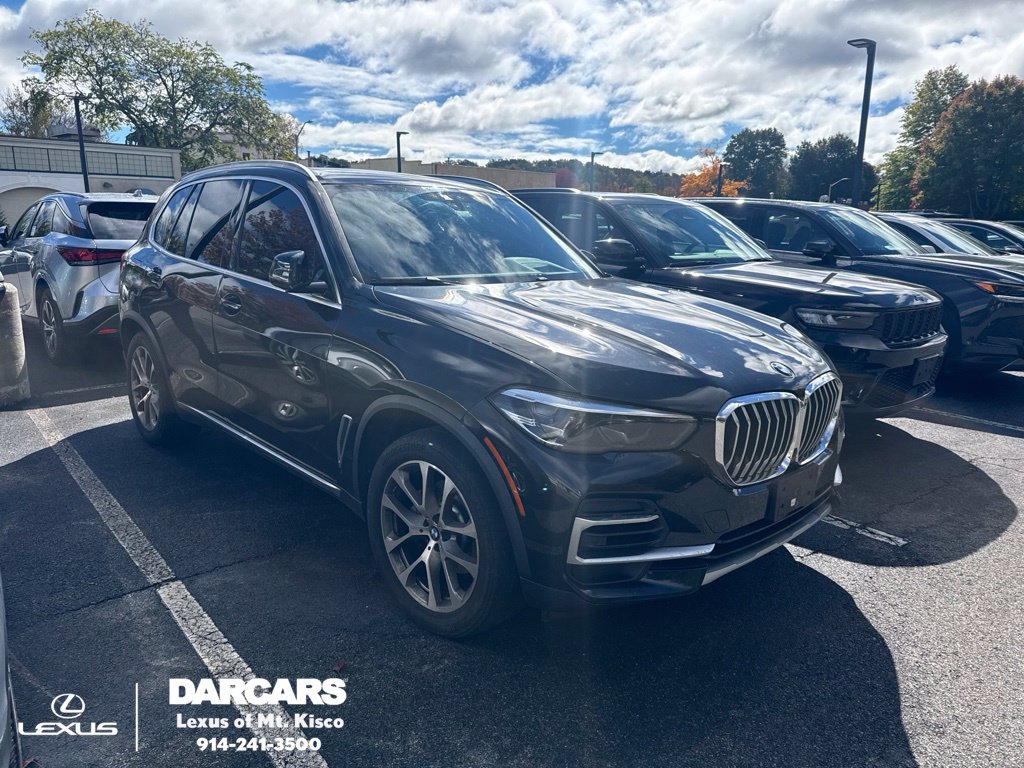 Used 2022 BMW X5 xDrive40i w/ Premium Package AWD/4WD image 1