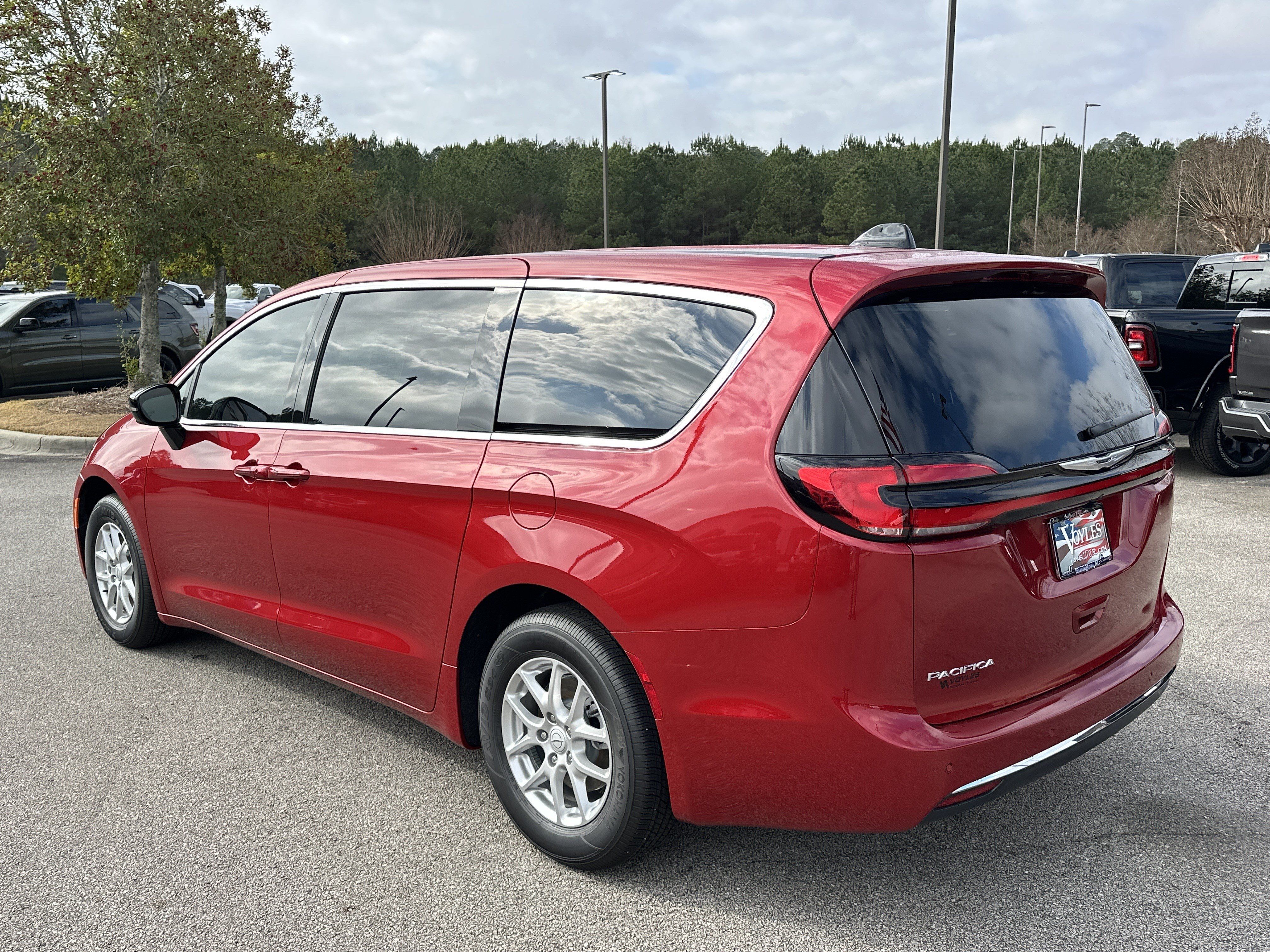 New 2026 Chrysler Pacifica Select FWD image 5