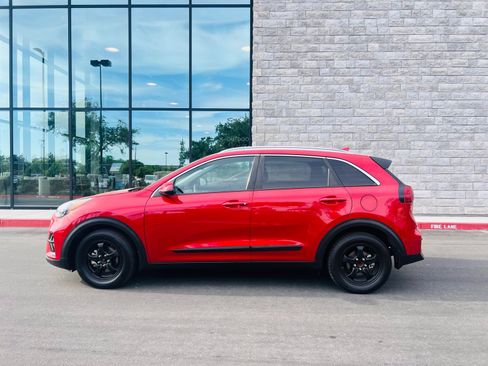 Used 2022 Kia Niro LX FWD image 3