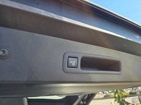 Certified 2025 Toyota Sienna Limited image 19