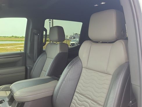 Used 2024 Chevrolet Silverado 1500 ZR2 w/ Technology Package AWD/4WD image 18