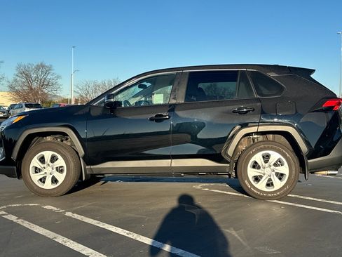 Used 2025 Toyota RAV4 LE image 7