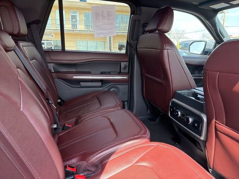 Used 2024 Ford Expedition Limited image 13
