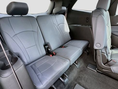 Used 2023 Buick Enclave Essence AWD/4WD image 28