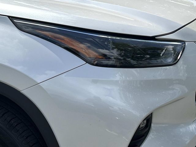 Used 2023 Toyota Highlander XLE AWD/4WD image 10