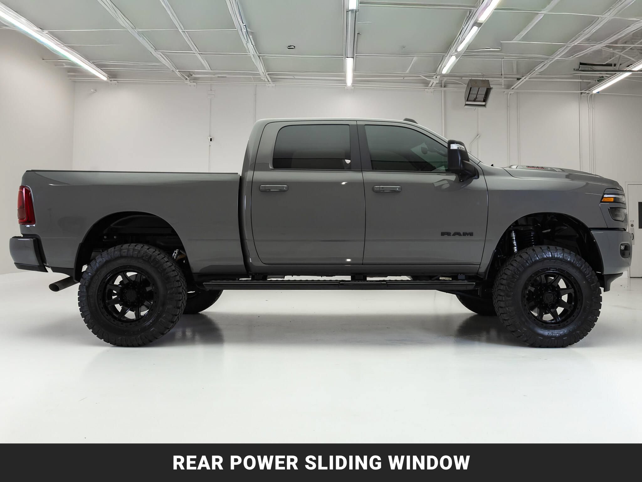 Used 2025 RAM 2500 Laramie AWD/4WD image 11