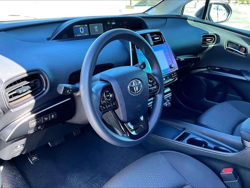 Used 2022 Toyota Prius LE image 16