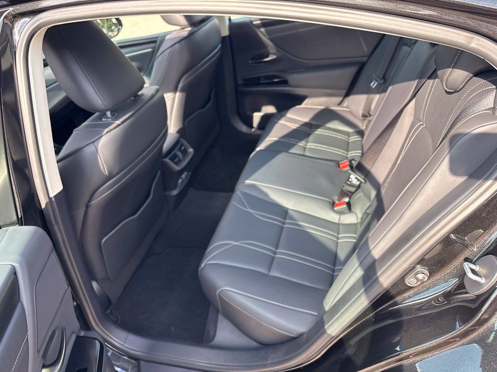 Used 2024 Lexus ES 350 w/ Technology Package FWD image 18