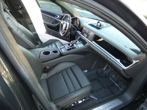Used 2018 Porsche Panamera 4 image 25