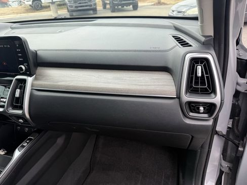 Used 2023 Kia Sorento EX image 32