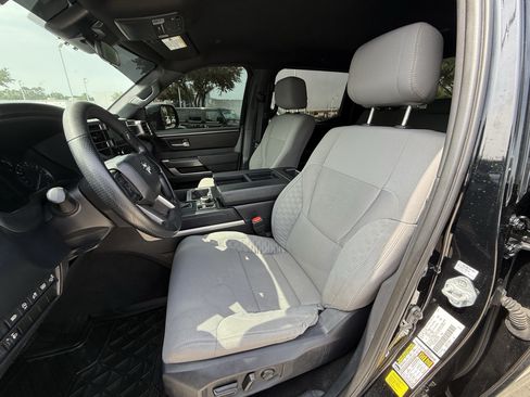 Used 2025 Toyota Tundra SR5 w/ SR5 Convenience Package AWD/4WD image 28