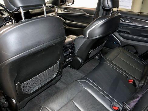 Used 2022 Jeep Grand Cherokee Overland w/ Luxury Tech Group IV image 22