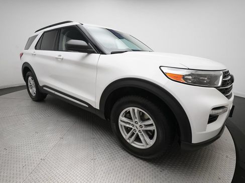 Used 2022 Ford Explorer XLT AWD/4WD image 36