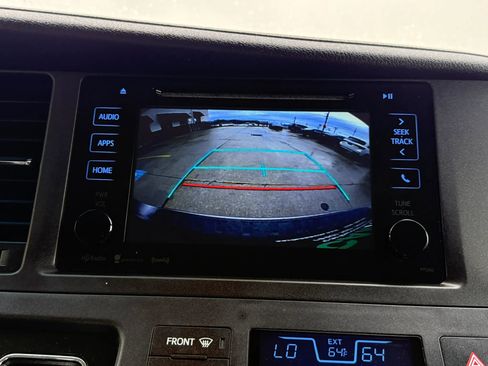 Used 2017 Toyota Sienna SE FWD image 38