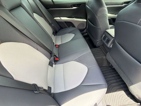 Used 2020 Toyota Camry XLE FWD image 32