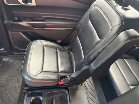 Used 2020 Ford Explorer XLT w/ Equipment Group 202A AWD/4WD image 19