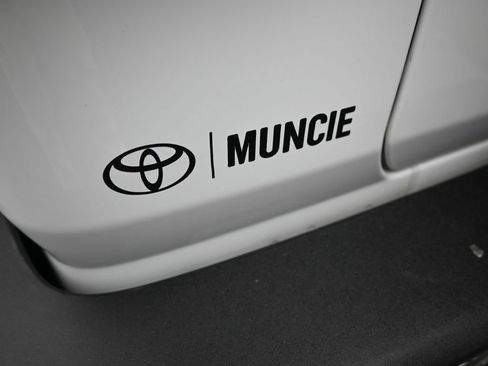 Used 2024 Jeep Wrangler Sport S image 39