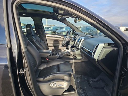 Used 2017 Porsche Cayenne S image 11