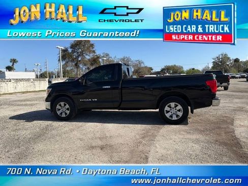 Used 2018 Nissan Titan SV image 5