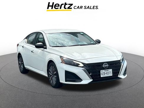 Used 2025 Nissan Altima 2.5 SV image 1