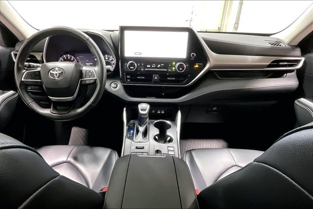 Certified 2024 Toyota Highlander XLE AWD/4WD image 16