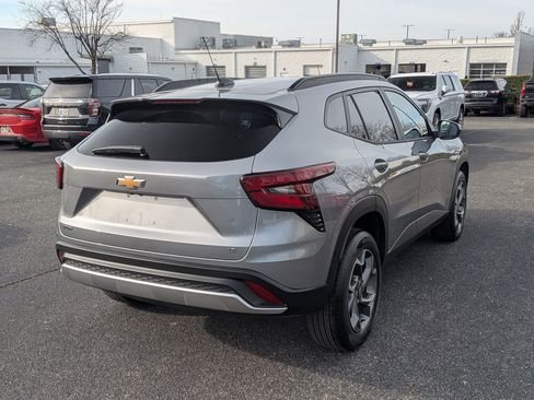 Certified 2025 Chevrolet Trax LT w/ LT Convenience Package image 9