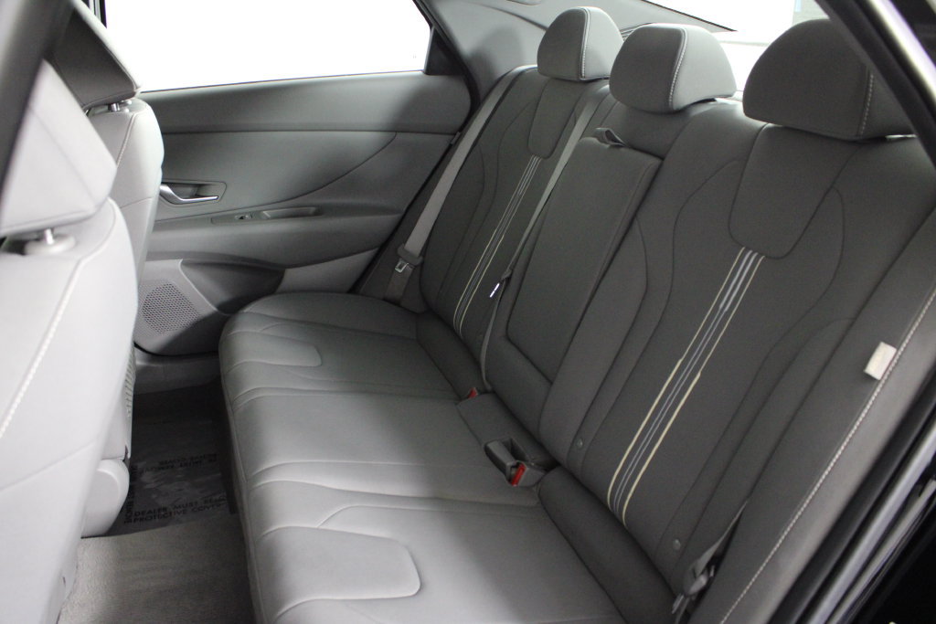 Certified 2025 Hyundai Elantra SEL FWD image 21